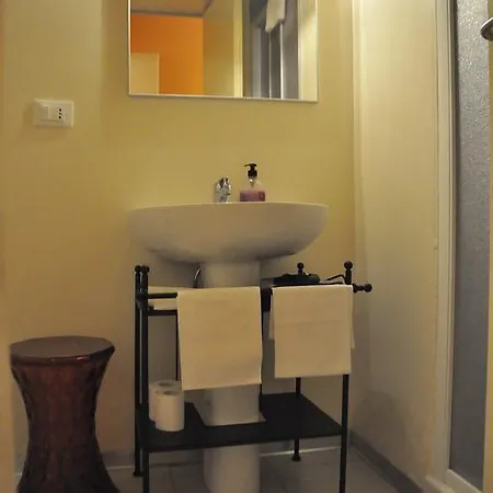 Al Canto Del Cavour Bed & Breakfast 3*